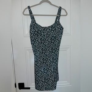 Mini dress with flowers.